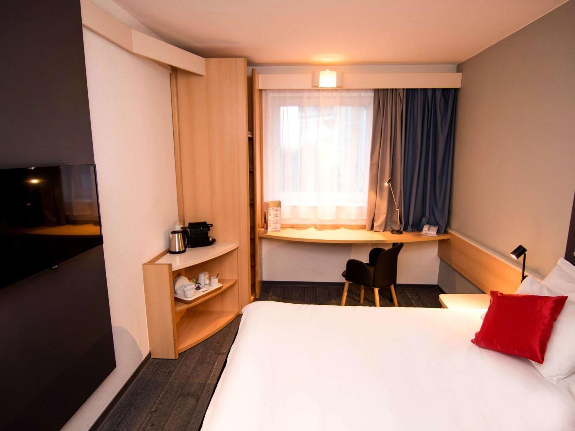 Ibis Poznan Stare Miasto Bagian luar foto