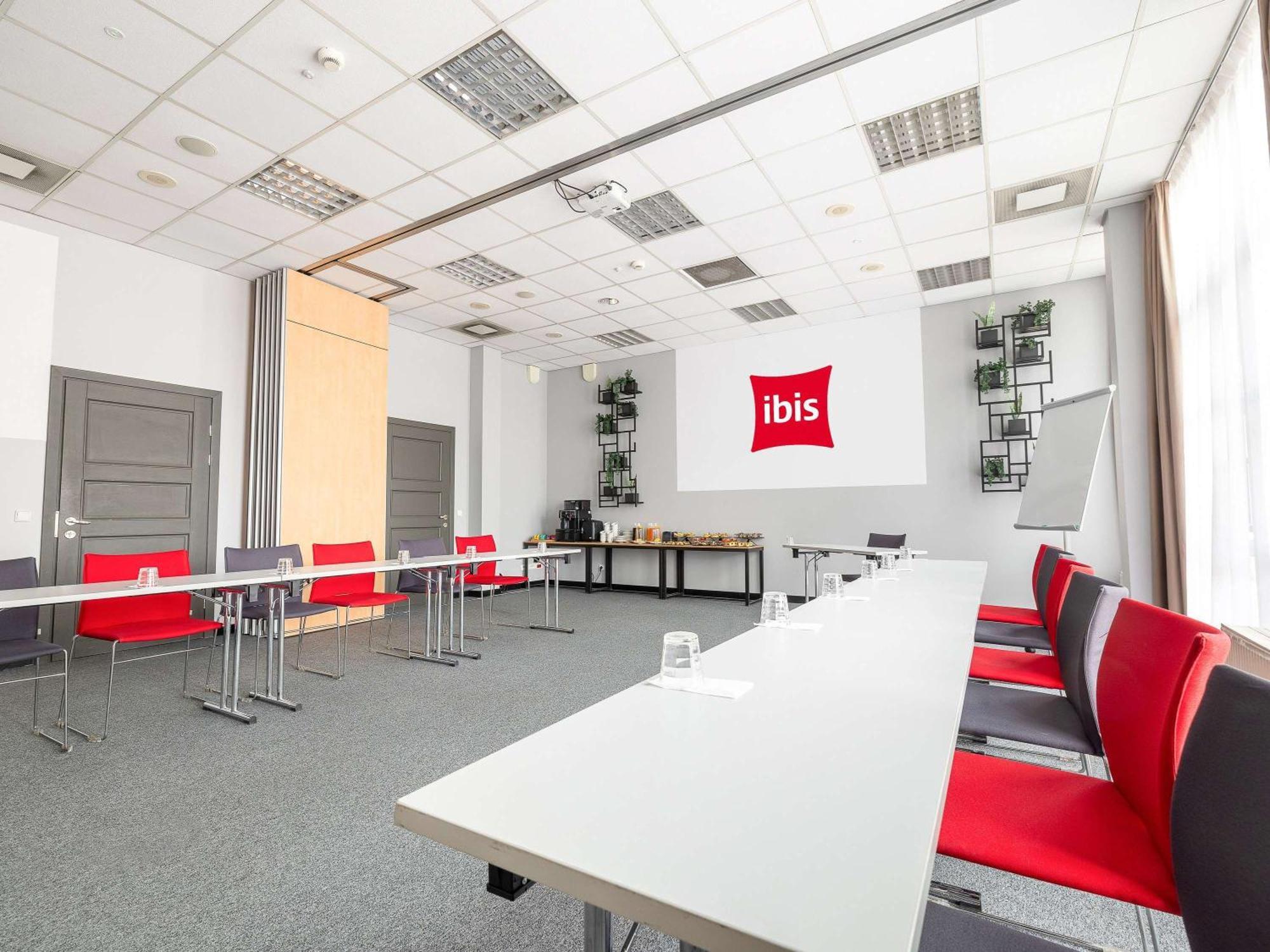 Ibis Poznan Stare Miasto Bagian luar foto