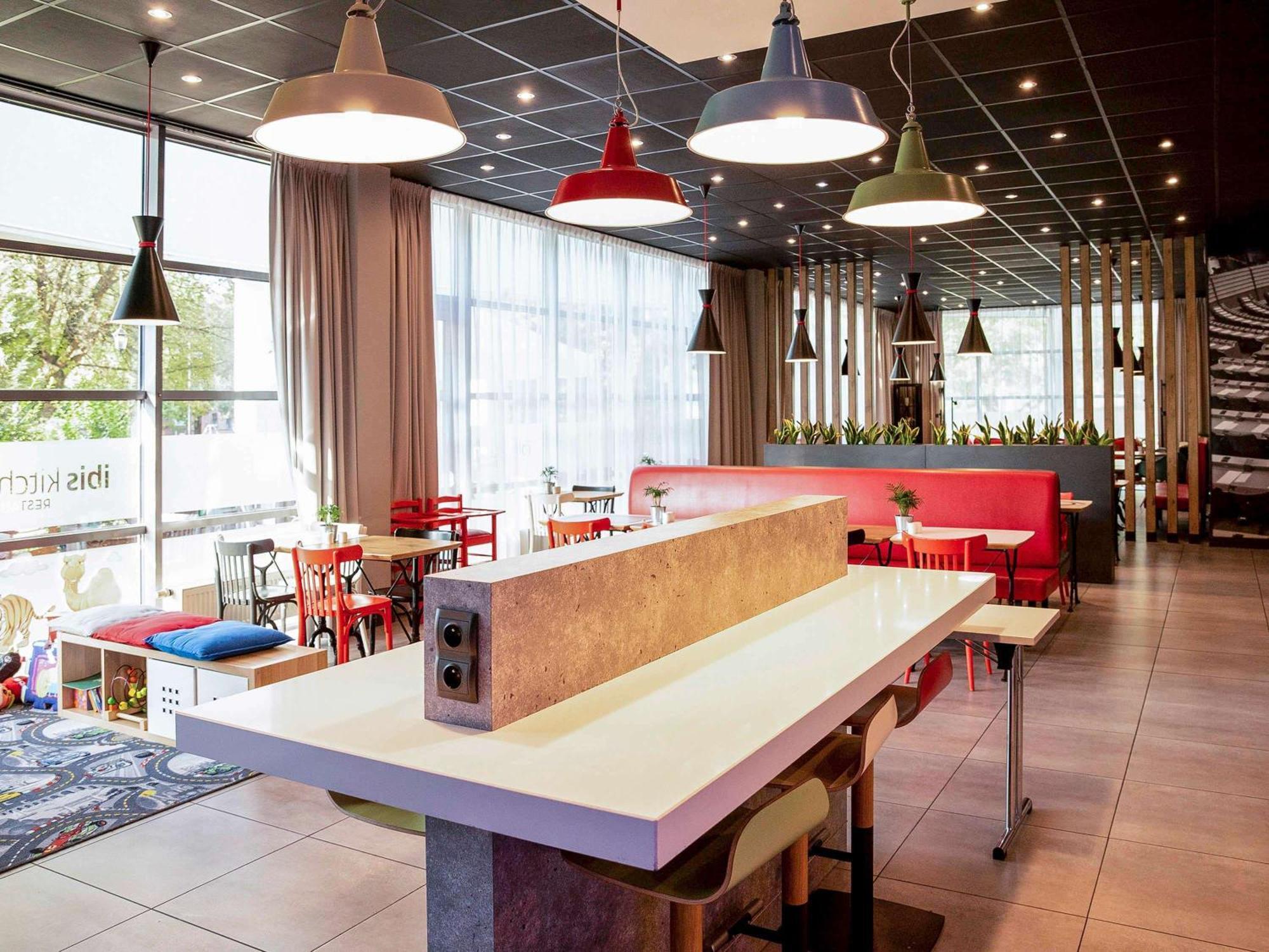 Ibis Poznan Stare Miasto Bagian luar foto