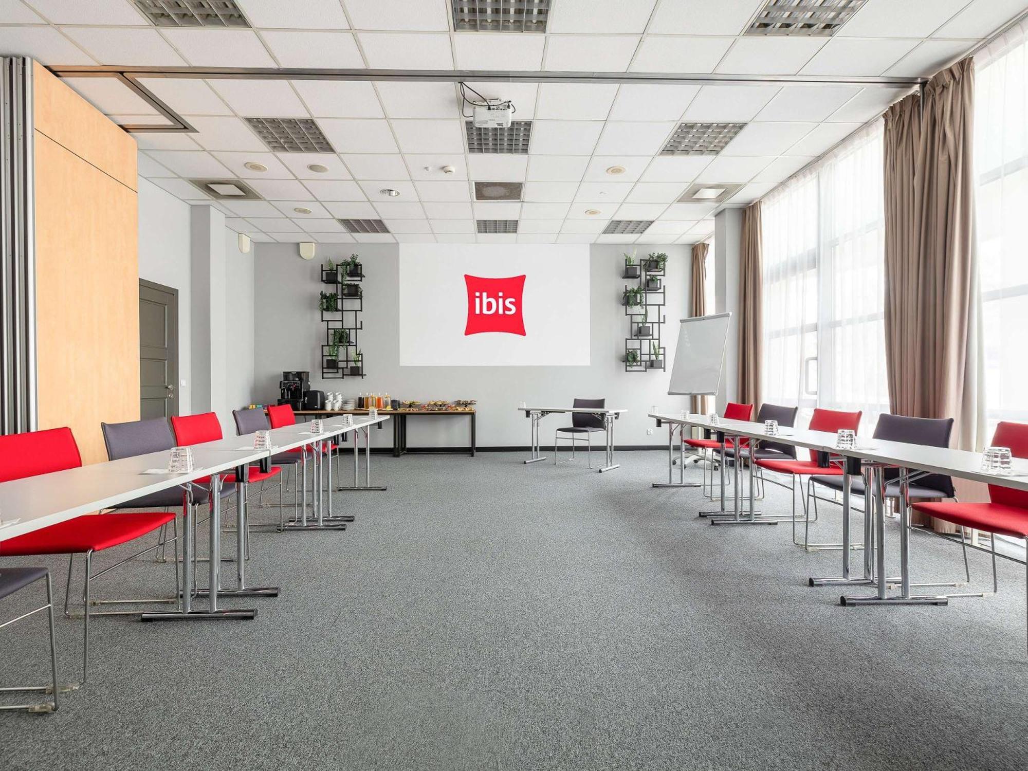 Ibis Poznan Stare Miasto Bagian luar foto